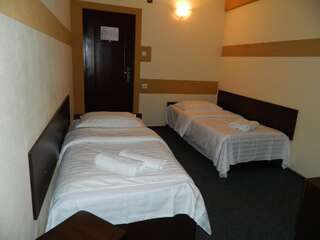 Отель Hotel Monte Carlo Питешти Двухместный номер с 1 кроватью или 2 отдельными кроватями-3